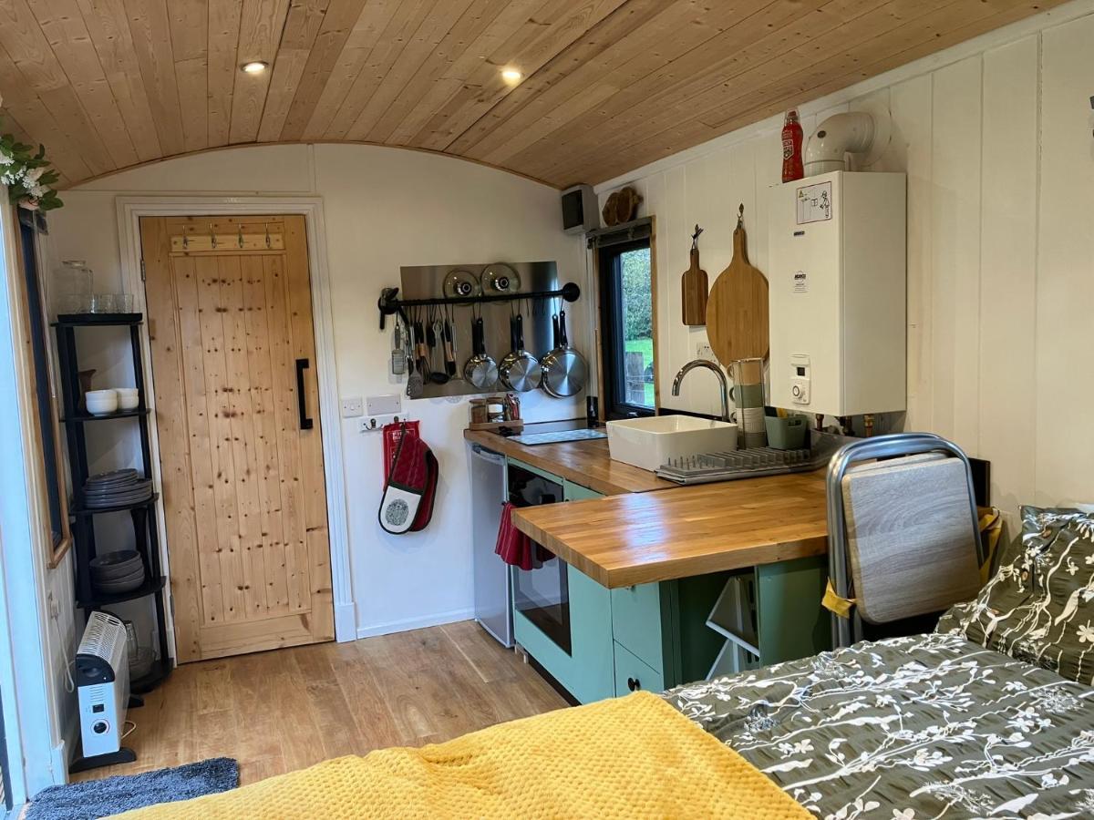 1 Bed Converted Railway Wagon Near Крикгауел Екстер'єр фото