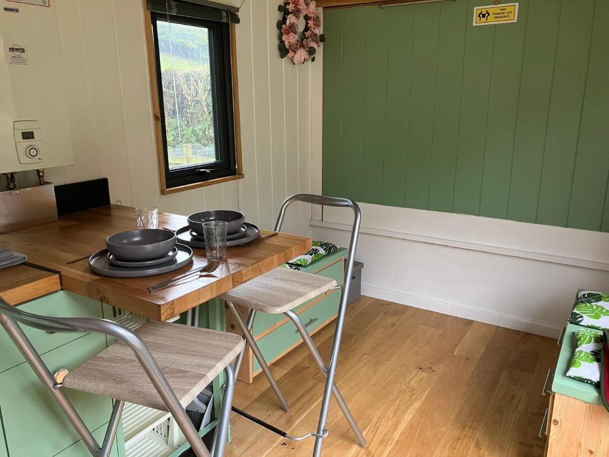 1 Bed Converted Railway Wagon Near Крикгауел Екстер'єр фото