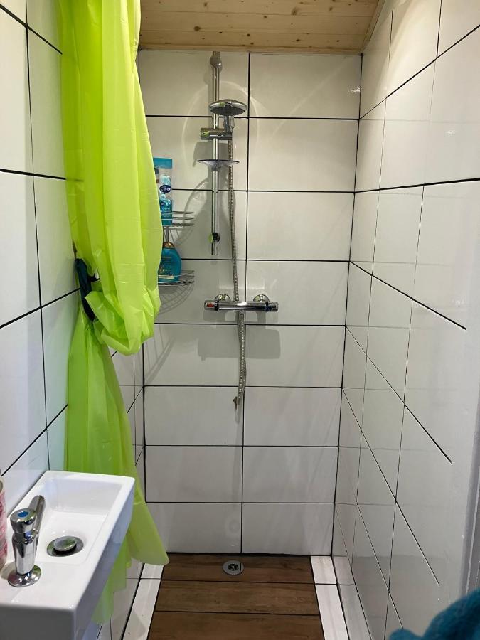 1 Bed Converted Railway Wagon Near Крикгауел Екстер'єр фото